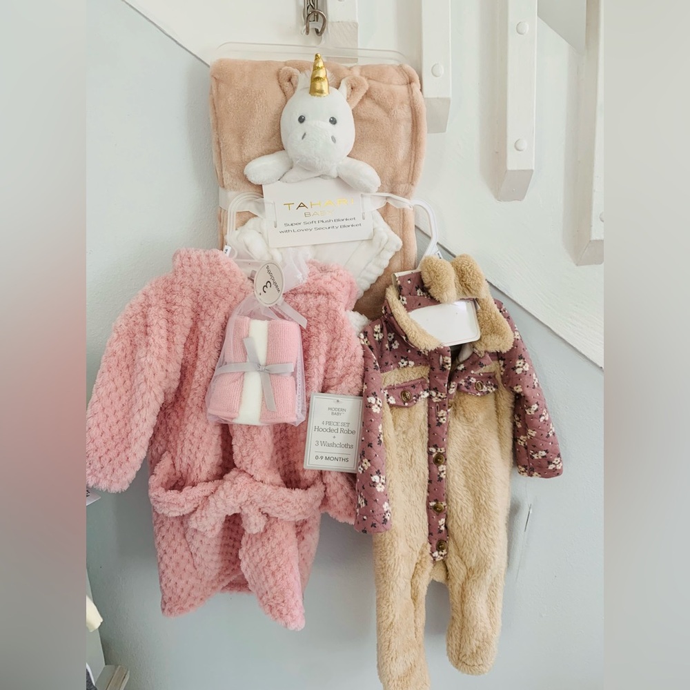 NWT Bundle Nicole Miller Tahari Hooded Baby Robe Blanket Fleece Floral Jumpsuit